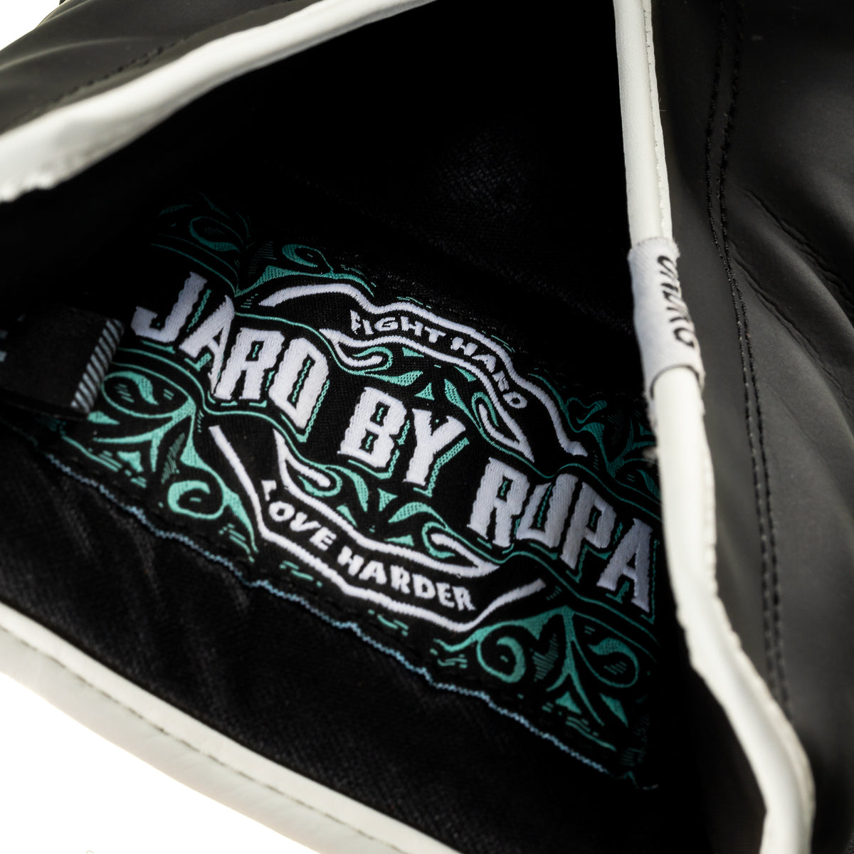 RUPA Jaro I Jet Black / White I Boxing gloves